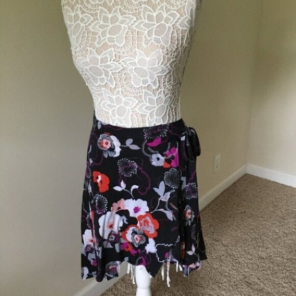 Xhilaration Wrap Floral Black Skirt - Picture 1 of 5